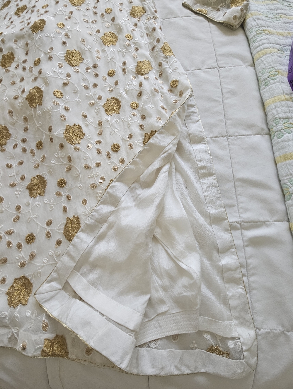 Exquisite Womens Indian Kurta Set - Picture 16 of 16